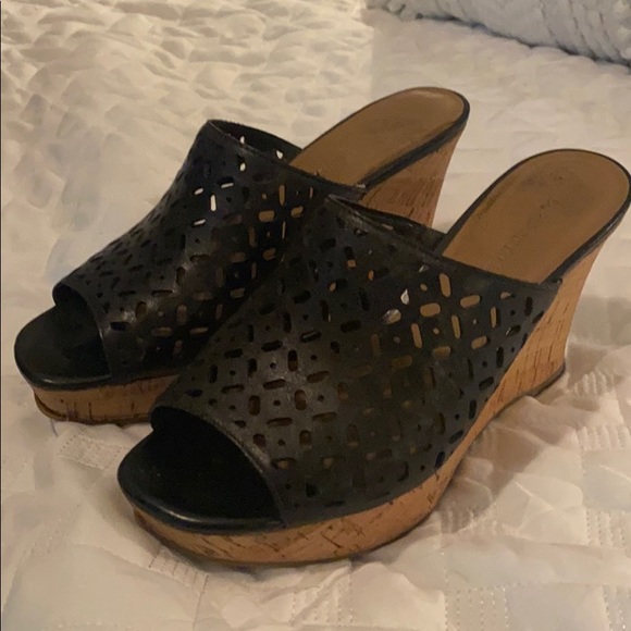 Black laser cut wedges - Picture 1 of 1